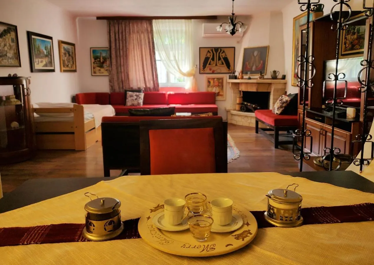 Unique Traditional House, Hosted By J&G Tiran