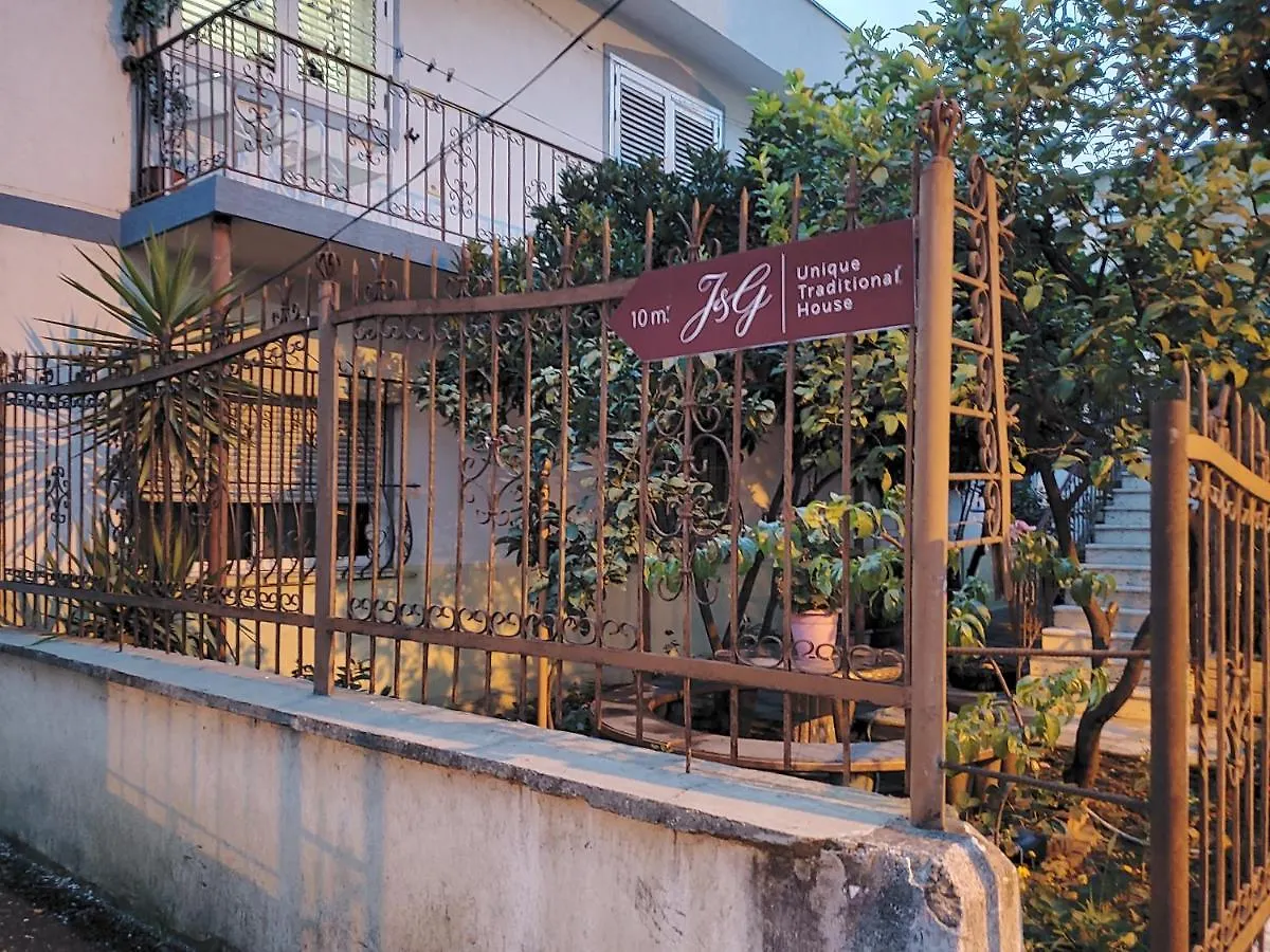 Unique Traditional House, Hosted By J&G Tiran Villa